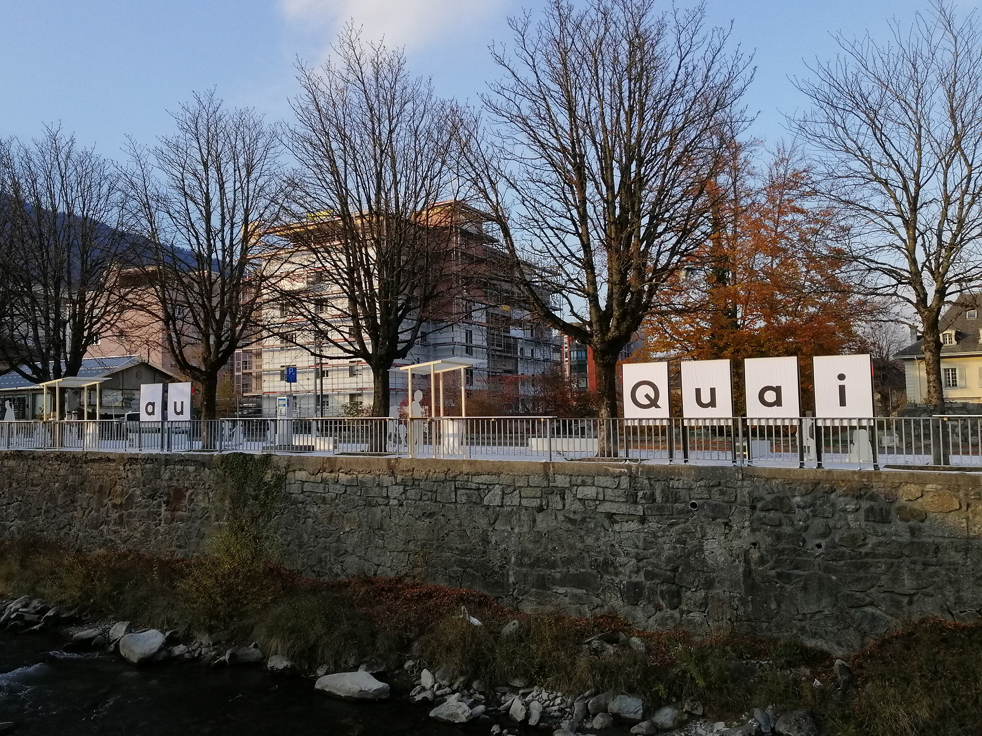 Les quais de la Vièze fermés à la population à titre préventif